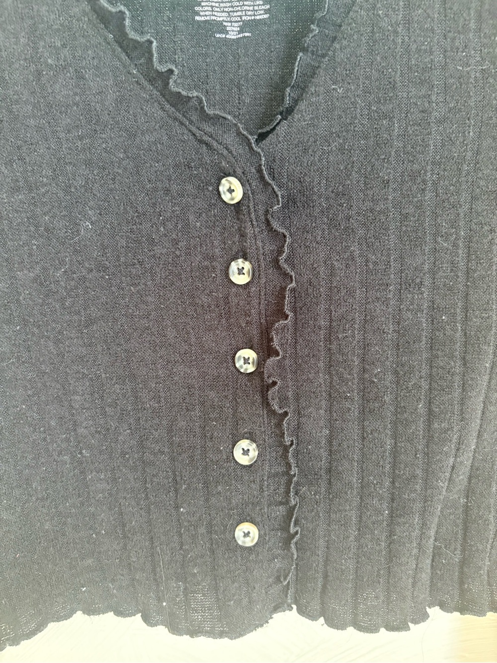 SO Black Ribbed Button-Front Crop Top - Picture 2 of 4